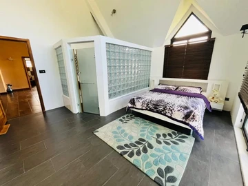 6 Bedroom Villa