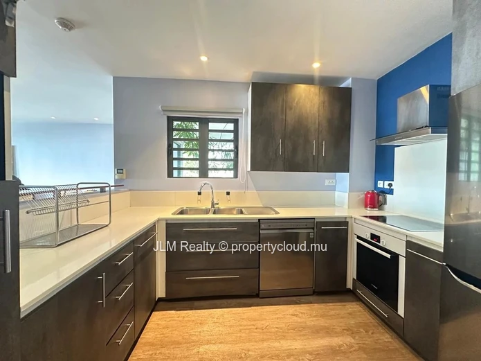 Beachfront Apartment for Rent in a Residence with a Shared Pool and Direct Access to a Beautiful Beach in Tamarin, Ma...