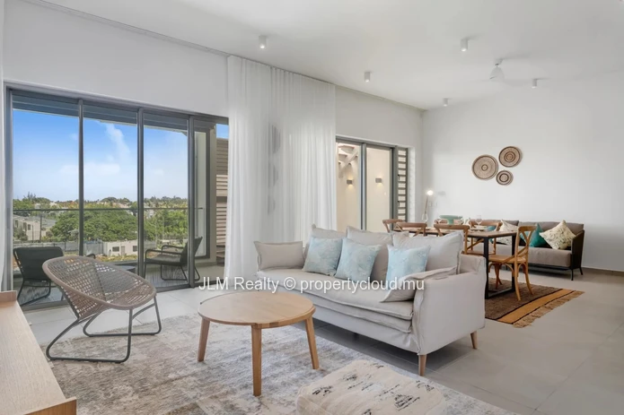Modern Penthouse with Private Pool and Rooftop for Rent in Pereybère, Mauritius