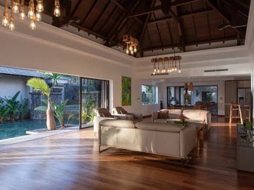 6 Bedroom Villa