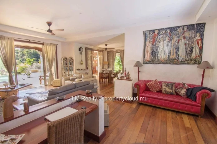 Superbe villa avec vue imprenable sur le golf à vendre dans un domaine sécurisé à Bel Ombre, Ïle Maurice