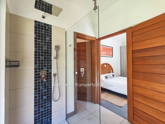 À vendre à Rivière Noire, Île Maurice – Charmante villa balinaise avec piscine, proche nature et commodités