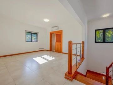 7 Bedroom Villa
