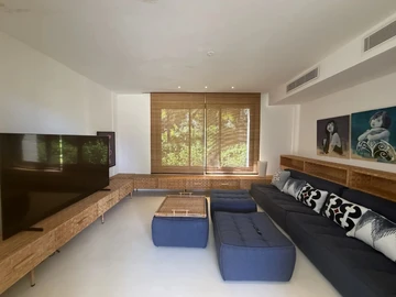 5 Bedroom Villa