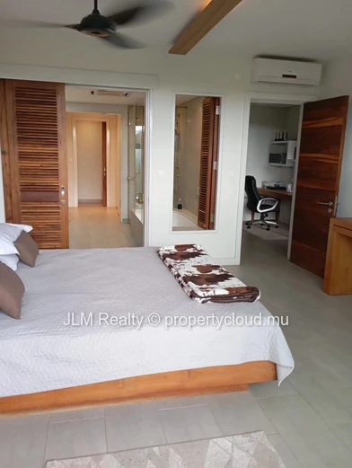 Duplex Moderne 3 Chambres avec Jardin à Vendre à Tamarin, Île Maurice