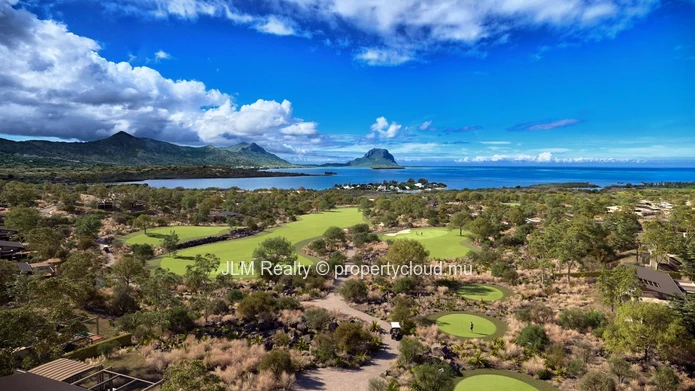 Villa bioclimatique de luxe à vendre au sein d’un domaine golfique à Rivière Noire, Île Maurice, avec accès à des pre...