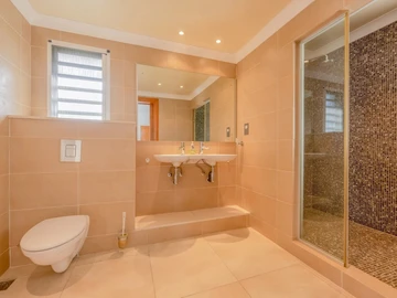 7 Bedroom Villa