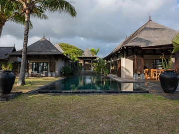 6 Bedroom Villa