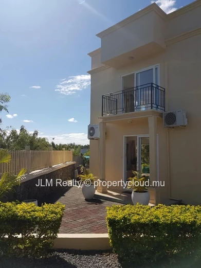 For sale: Seafront villa with walking access to the beach in Calodyne, Mauritius