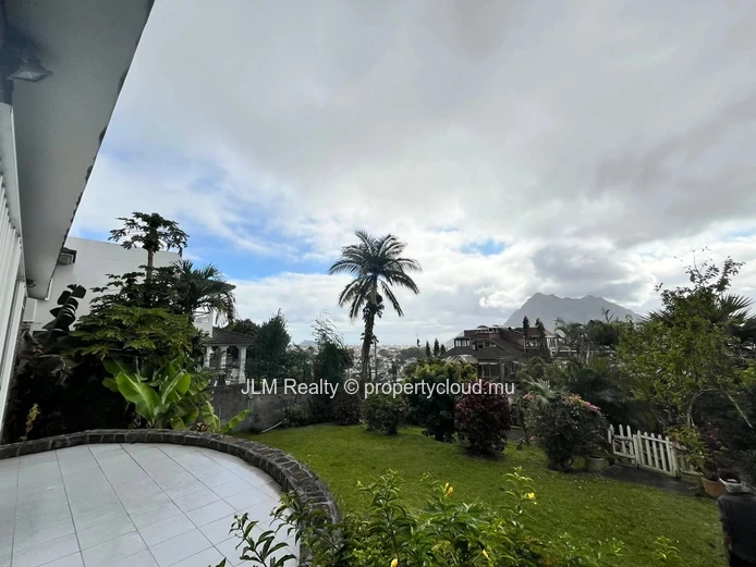 À Vendre – Charmante maison familiale avec vue panoramique à Sodnac, Île Maurice