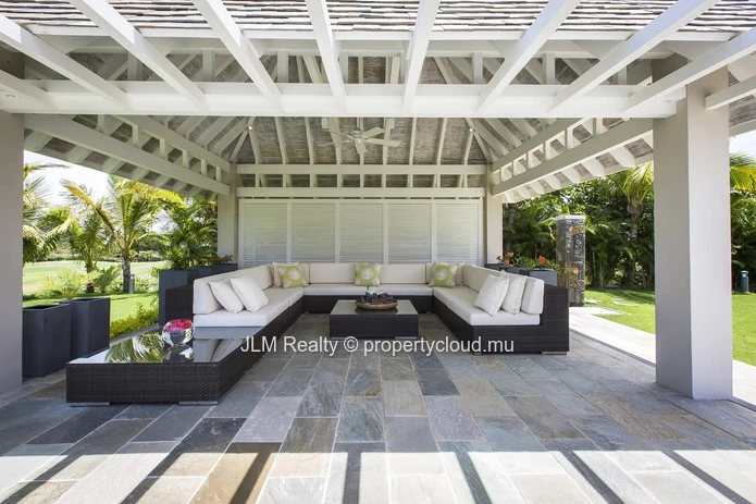 Luxueuse villa à vendre dans un domaine golfique sur la côte est de l’Île Maurice