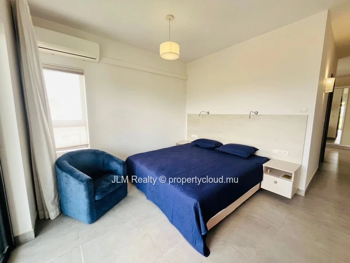 Modern 2-Bedroom Penthouse with Panoramic Park Views for Rent in Phoenix, Mauritius